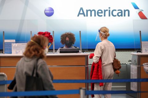 My goeie genugtag: American Airlines cancels flights due to staff shortages. Saturday it has canceled more than 1,400 flights over the weekend due to staff shortages and unfavorable weather. #jobs #aviation [Reuters]
