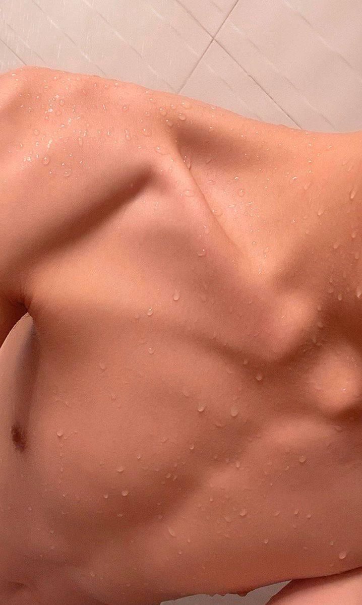 MasterJack9619's tweet photo. Guarda queste goccioline che scorrono sul mio corpo perfetto e pensa che non potrà mai succedere sul tuo corpo flaccido, stasera ho una cena importante, chi la rimborsa? 

findom cashmaster findomslave paypig cashsub alpha dick feet findomgod sissy fag blackmail fetish moneyslave https://t.co/zaw3BO3Z2d