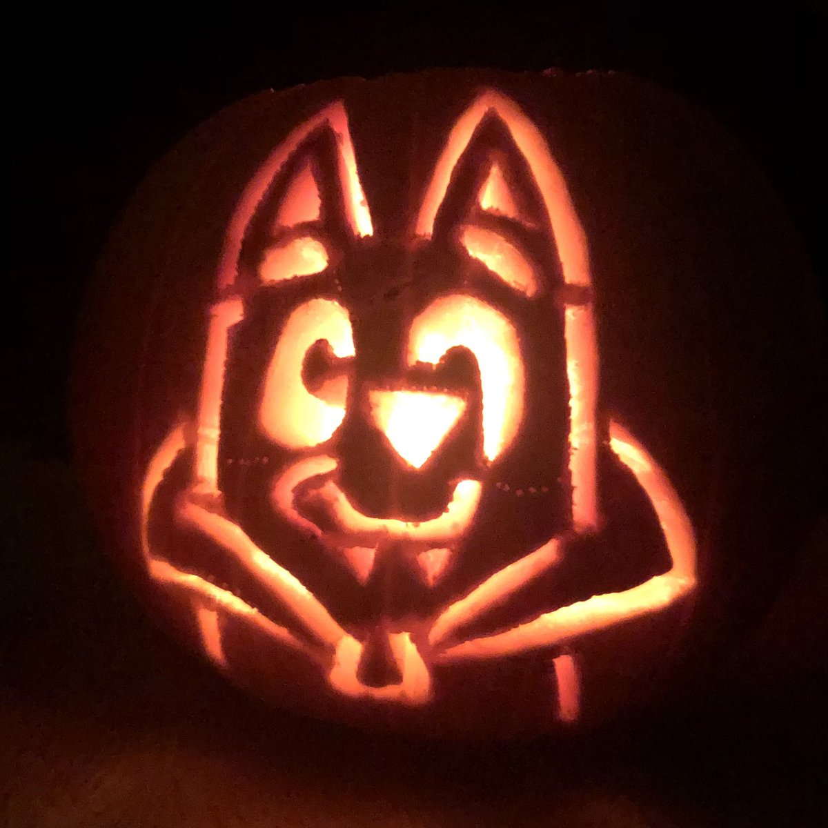 cpedrawza's tweet photo. Happy Halloween!!   

#bluey #halloween2021 #jackolantern #pumpkincarving https://t.co/WBki93ek2b