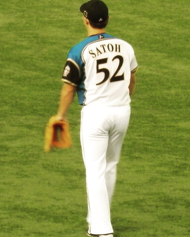 kenjisatoh52's tweet photo. 懐かしいシリーズ⚾️
彼は…
「内心、ビクビクしながら守備していたでしょう」w😂w
#日ハム
#北海道日本ハムファイターズ
#元プロ野球選手
#デブ
#懐かしいシリーズ
#懐かしい
#ミズノプロ
#北海道
#hokkaidonipponhamfighters
#japan
#npb
#professionalbaseballplayer
#baseball https://t.co/lVOjTL7T1w