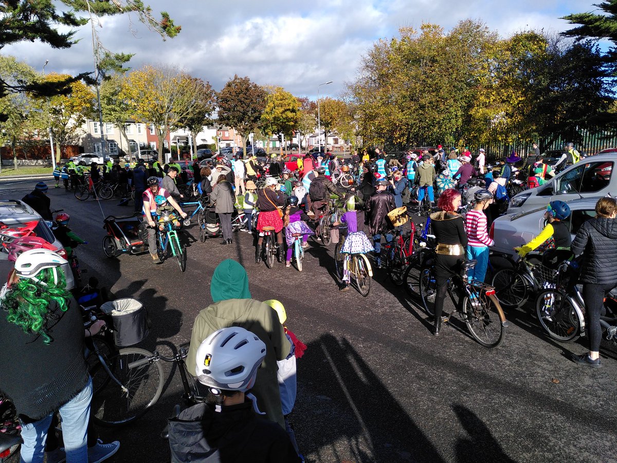 bicycletting's tweet photo. People who cycle are scarily cool.
#SpookyCycle #itsalwayssunnyinDublin @dublincycling https://t.co/fQWHzJuvXB