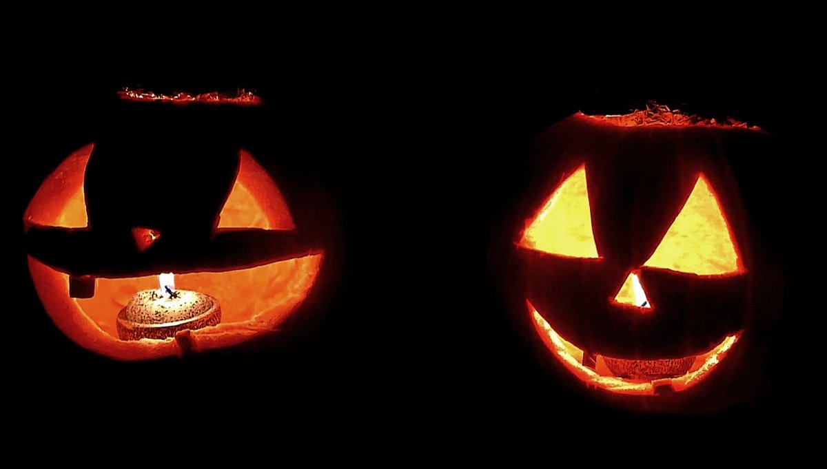 Chechutg's tweet photo. Sí, mi primera calabaza hecha a mano... y con @Nurims9999. Happy Halloween! 🎃🎃 https://t.co/N4a0QUsvYM