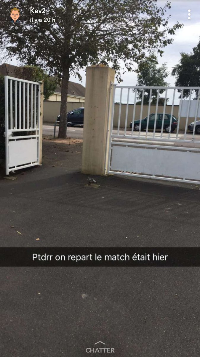IDIOTS DU VILLAGE tweet media