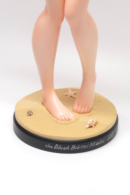 ちなみにスタンドはBLACK!!!ビキニ見栄子が海の砂浜で、BLACK!!!ビキニぷりんは川辺の岩です❤️ 