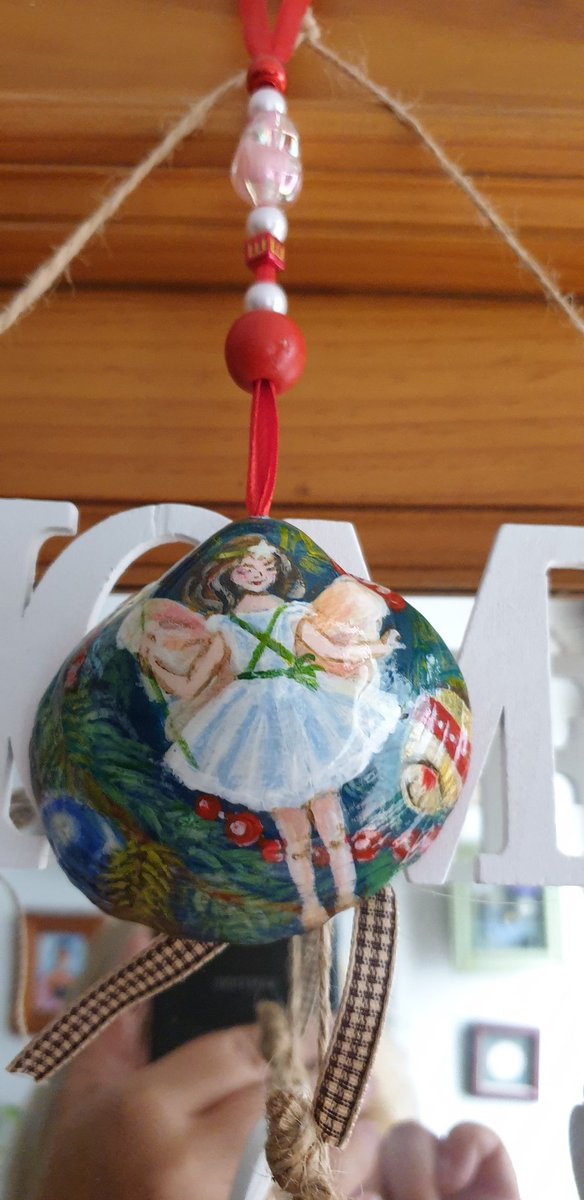 monnicjerang's tweet photo. Christmas tree 🎄 Fairy. Ready to hand in. #Christmas #christmastreefairy #shellart #shellartwork #fairy #fairyangel #acrylicpainting #acrylicartworks #Commission https://t.co/p4iemDgwE6