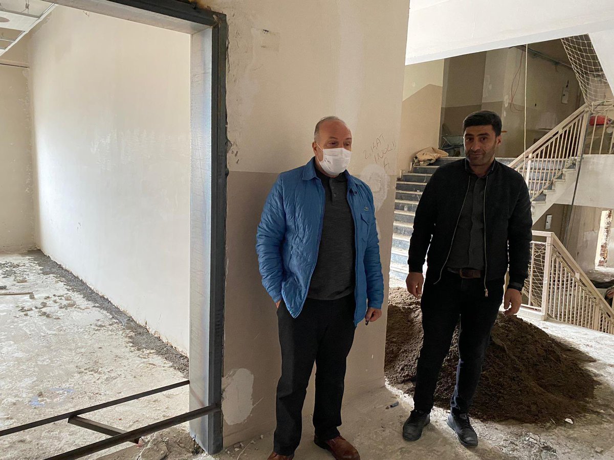 Bitlis_Mem's tweet photo. İl Milli Eğitim Müdürümüz Sayın Mehmet Emin KORKMAZ, güçlendirme ve onarım çalışmaları yapılan Tatvan Seydi Ali Reis MTAL’de incelemelerde bulundu. @tcmeb @Korkmazemin49 https://t.co/9aE7dm7P6q