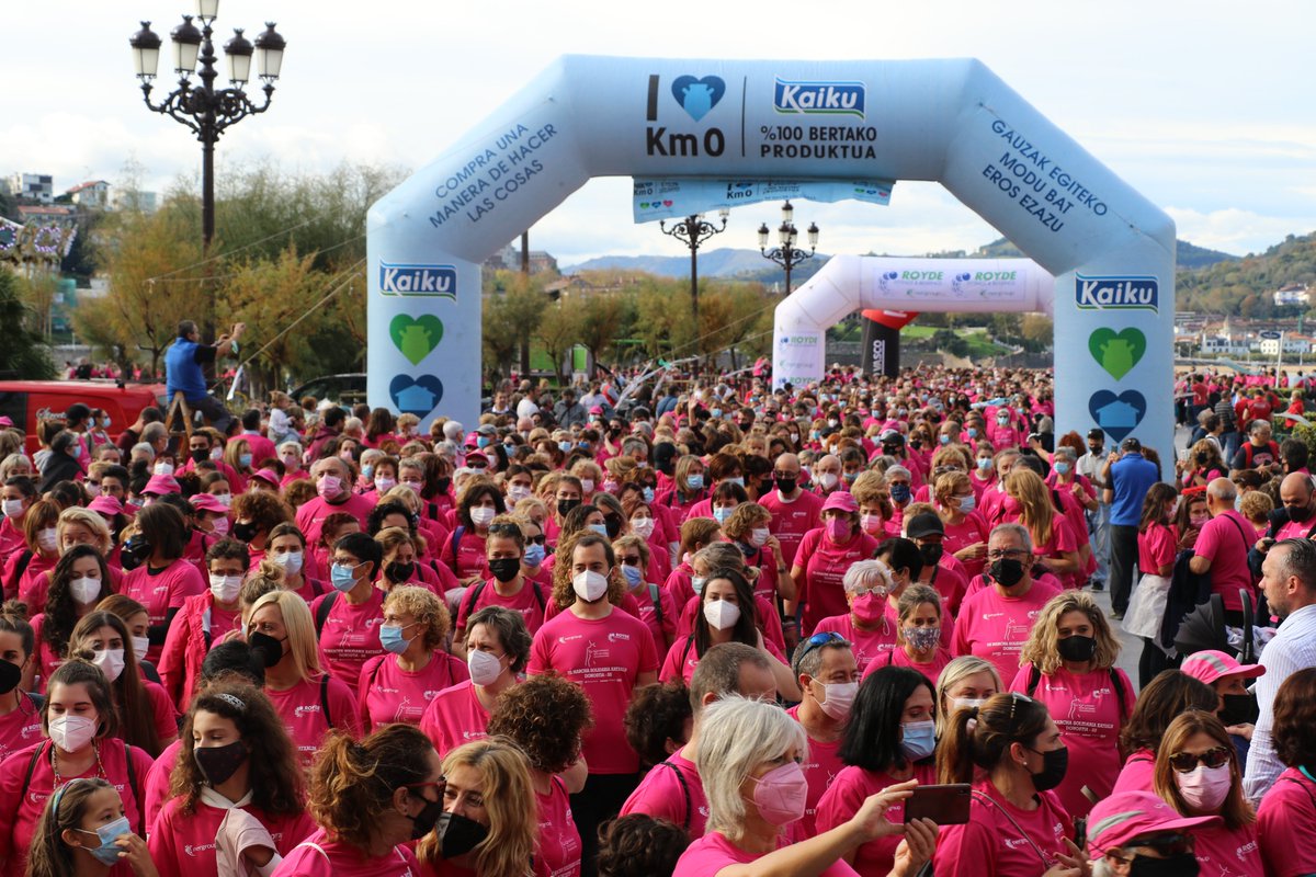 Bi urteko hutsartea eta gero, indartsu itzuli da <a href="/katxalin1/">Asociacion Katxalin</a>-en marea arroxa Donostiara. Gogotsu geunden, eta gizartearen erantzuna itzela izan da, eta bidali dugun mezua oso positiboa: bularreko minbizia duten emakumeak ez daudela bakarrik, #Gipuzkoa osoa beraiekin dagoela.