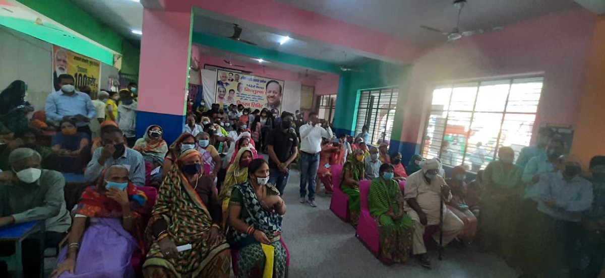 drharshvardhan's tweet photo. नि:शुल्क उपचार व दवाएं देकर स्वस्थ समाज हेतु योगदान देना एक पवित्र कार्य है।
इसी कड़ी में आज अखिल भारतीय अग्रवाल सम्मेलन द्वारा आयोजित दिल्ली के मजनू का टीला क्षेत्र में नि:शुल्क नेत्र परीक्षण,बधिर रोगियों ��ी जांच व श्रवण यंत्र वितरण शिविर में शामिल होना मेरे लिए ख़ुशी की बात रही https://t.co/0RkVa9UbYz