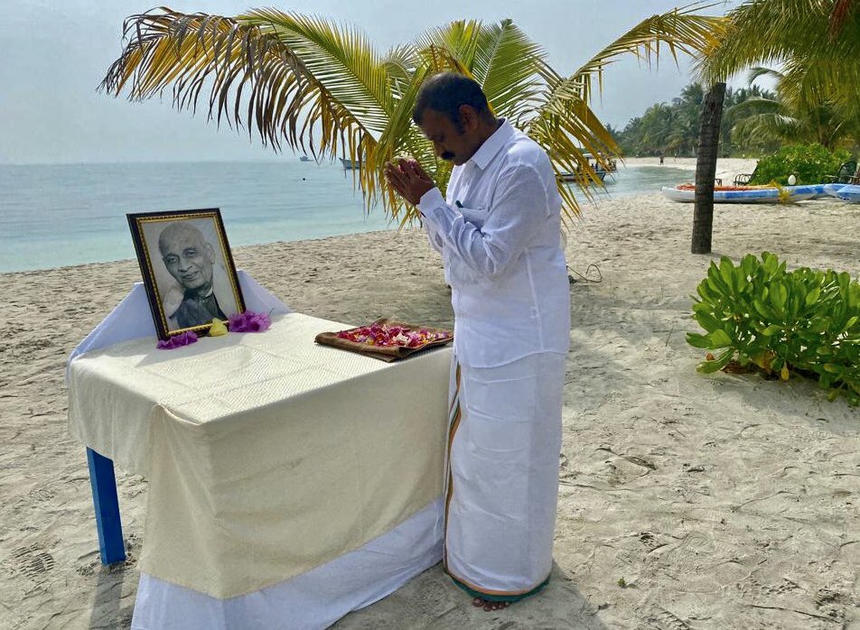 DrLMurugan's tweet image. On the occasion of #NationalUnityDay2021, along with people of #Lakshadweep paid tribute to #IronMan of India Sardar Vallabhbhai Patel.
Also participated in #RashtriyaEktaDiwas cycle rally at Agatti Island, Lakshadweep.

#AzadiKaAmritMahotsav