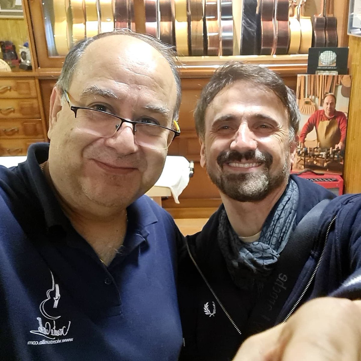 Esta semana tuvimos la visita de un manchego de honor como es el gran <a href="/JoseMotatv/">Jose Mota</a> .
Agradecido que personas así pasen por nuestro taller y disfrutemos de la compañía de todos.