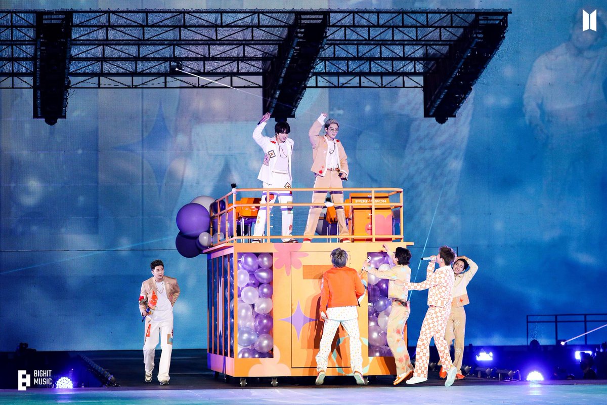 Vimba3023's tweet photo. They are having fun #Bts https://t.co/r0IEpjCq6a