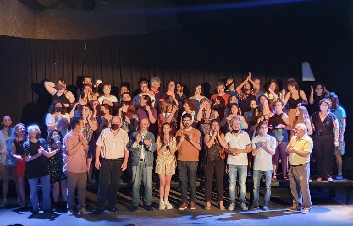 🎭 Anoche. Emotiva inauguración de las salas del grupo de Teatro Comunitario “Pompapetriyasos” en Av. Brasil de Parque Patricios. 
Antes brindaron dos funciones de una instalación de máscaras que sin dudas sería justificadamente premiada en cualquier comunidad cultural del mundo.