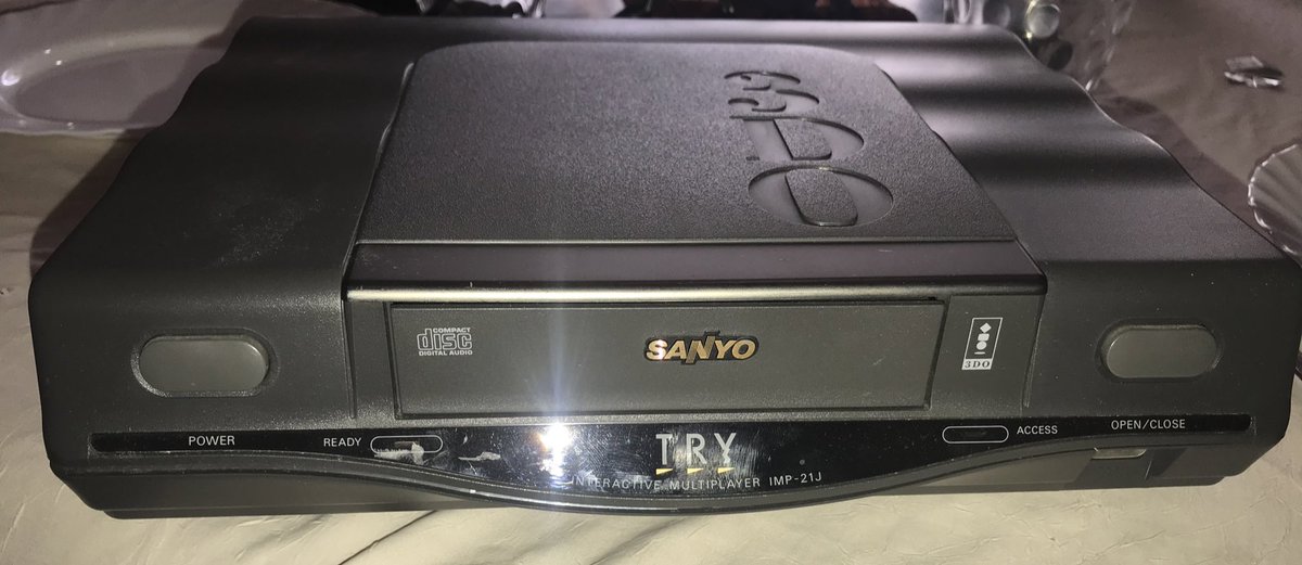 k_yen_team's tweet photo. Si tu dis que la 3DO Fz1 ou Fz10 est une console obscure alors celle là c’est le coté obscure du coté obscure. Tu arrives à suivre? #3do #sanyo #3doTry https://t.co/1P3kBGLWMl