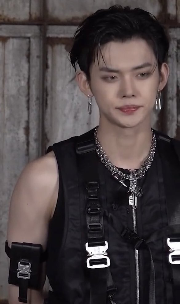 진짜 너무 잘생겼어 이렇게 생겨도 되는거야??
