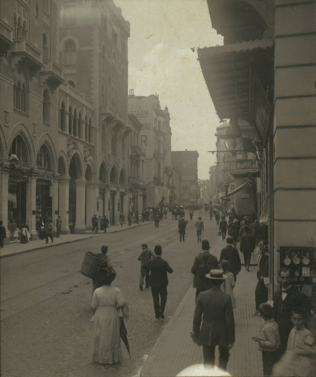renglenmistarix's tweet photo. Grand Rue de Péra (now İstiklal Avenue), Istanbul, 1912. https://t.co/bCZVlKqEPT