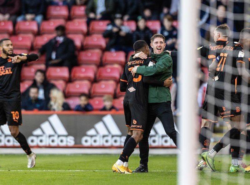 TomTaylor13's tweet photo. Gidddd up @Reecelancs @demetrimitche11 is loving it😂🍊 https://t.co/fP5rcUxM1l