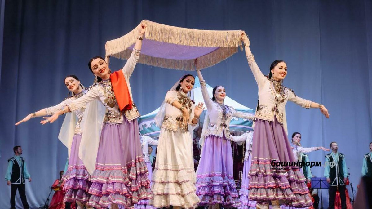 bashinform's tweet image. В Уфе Ансамбль песни и танца «Мирас» откроет 30-й юбилейный сезон dlvr.it/SBd4jr