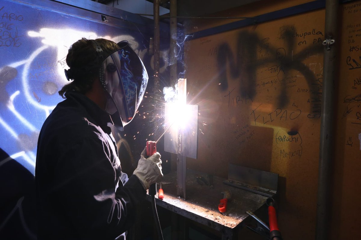 GobAragon's tweet image. ⚙️ Un total de 24 jóvenes consiguen en la #AragónSkills el pase para competir en Madrid por ser el mejor estudiante de #FP del país en su especialidad ¡Enhorabuena!

Comienza ahora su preparación para la #SpainSkills que se celebrará en marzo de 2022.

ℹ️ tinyurl.com/8m6c2eth