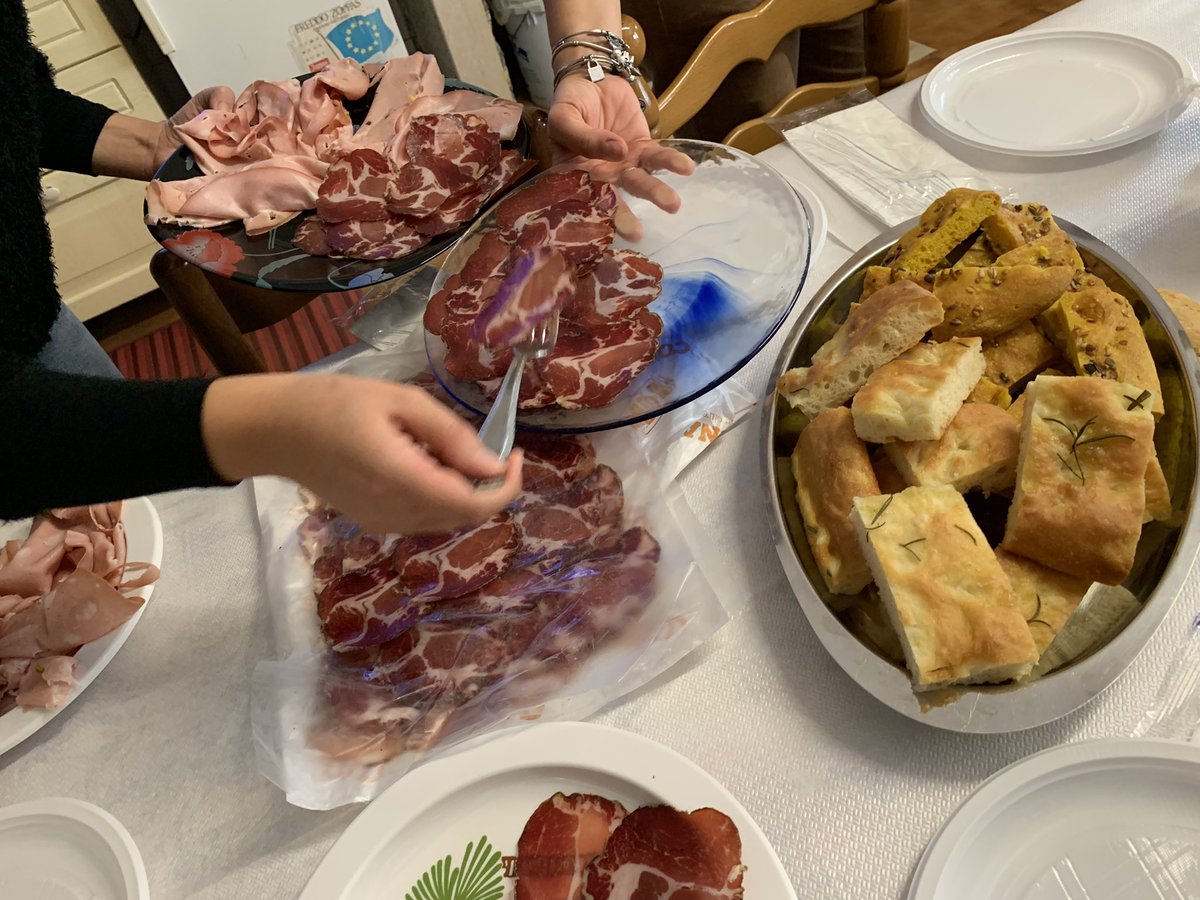 glucanto's tweet photo. Per celebrare #papà oggi “festa” nella casa di campagna…
(Il bòno che suona il sax dice che è etero! E ho il permesso di pubblicare il suo viso! Fortunata mia cugina che devo di’?!)
#VivereLeMarche #inallegria https://t.co/6UEJmrSUgD