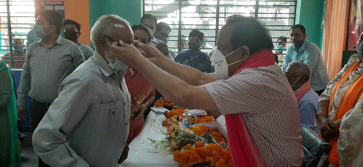 drharshvardhan's tweet photo. Some more glimpses from the Free Health camp by 'Akhil Bharatiya Agrawal sammelan' at Chandani Chauk, Delhi today.

@PMOIndia @BJP4India @BJP4Delhi https://t.co/EdgulxaQnM