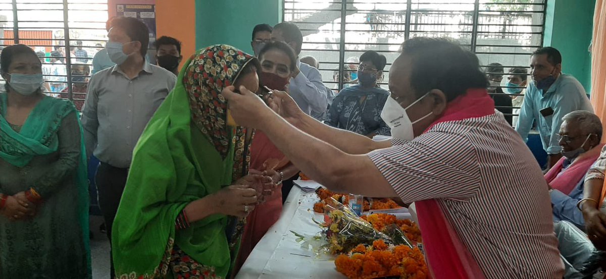 drharshvardhan's tweet photo. Some more glimpses from the Free Health camp by 'Akhil Bharatiya Agrawal sammelan' at Chandani Chauk, Delhi today.

@PMOIndia @BJP4India @BJP4Delhi https://t.co/EdgulxaQnM