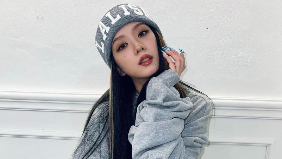 jisoogaIIery's tweet photo. KIM JISOO AS LISA FOR HALLOWEEN OMG https://t.co/OLofGk3cUq