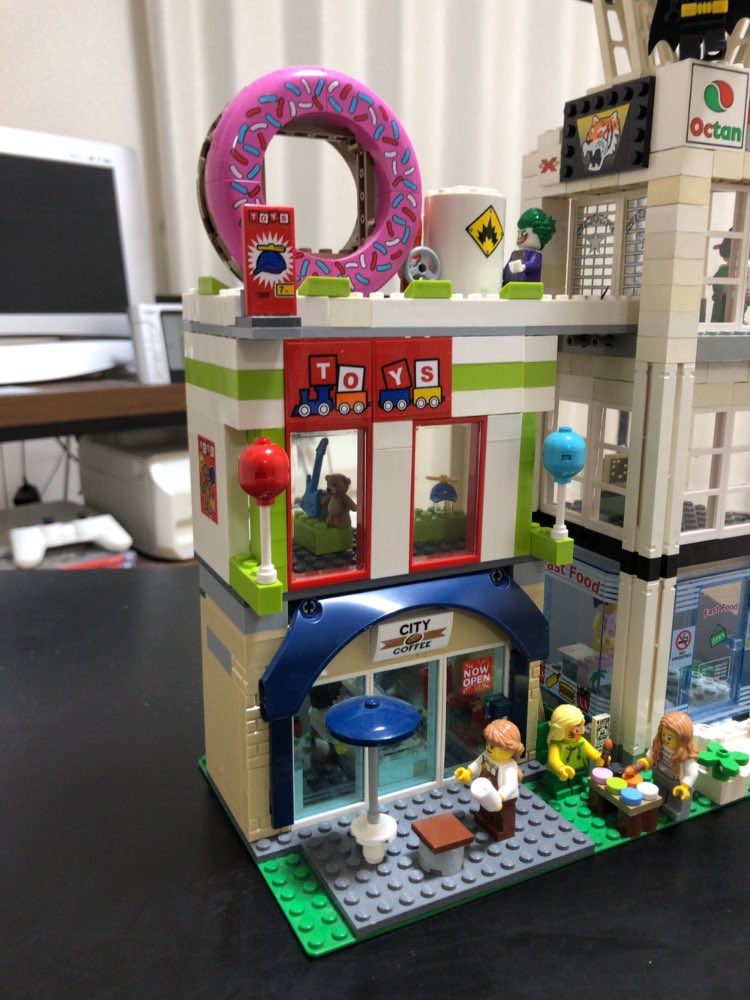 Yuich6's tweet photo. LEGO60233をビルにしてみたよ🏙 https://t.co/mRHSl22di4