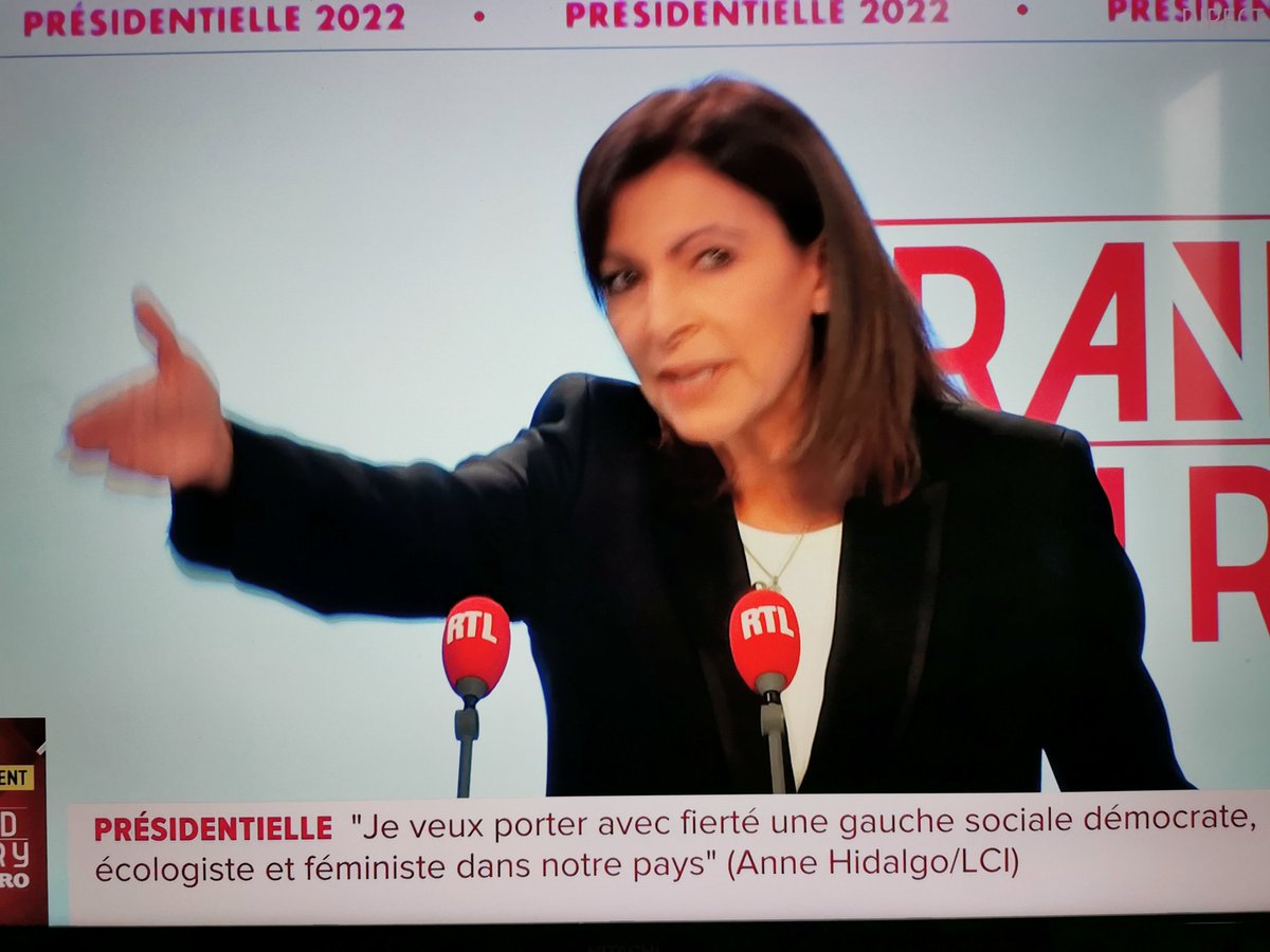 DylanBouvier9's tweet photo. Anne #Hidalgo sur #rtl #GrandJury...

Elle est ennuyeuse, poussive, se trompe sans cesse de chiffres. C'est à dormir comme sa politique à #Paris.

Elle a sorti une punchline de ouf 😂 : "#Zemmour est un GUIGNOL" https://t.co/2cNgi8U5Kl