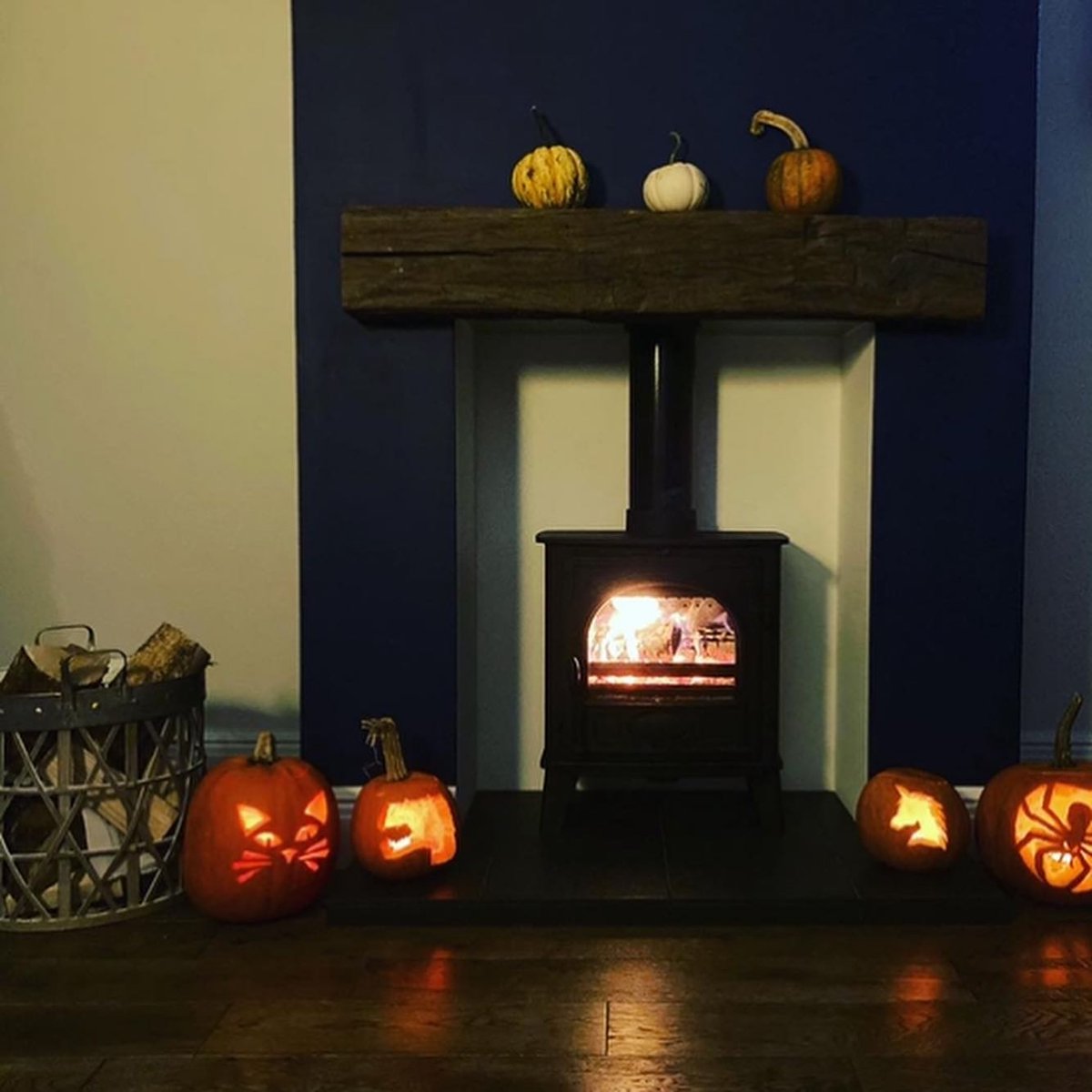 HAPPY HALLOWEEN 🎃⁠
⁠
We was tagged us in this post last year - how cosy does this fireplace look?!⁠

📸 (instagram.com/the_robsons_re…)
