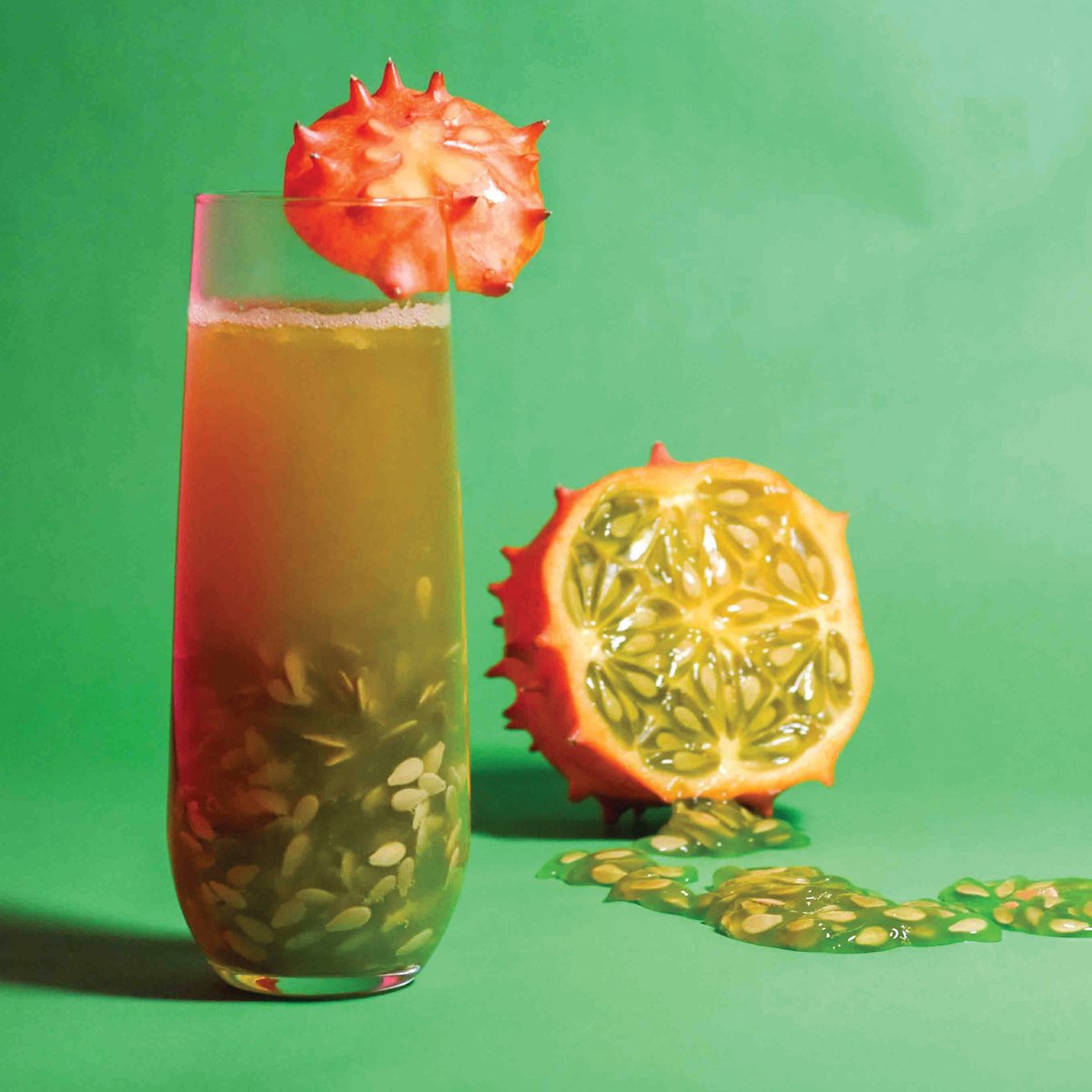 Roche_Bros's tweet image. Kiwano Horned Melons are a mildly flavorful fruit with a flavor reminiscent of a cucumber with notes of melon and lime. Perfect in smoothies, fresh salads, salsa, or in a cocktail! Try this Zombie Rita #ProduceTips #FreakyFruit #KiwanoMelon #HornedMelon #HalloweenSnacks