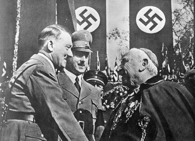 Parag_'s tweet photo. General Knowledge: In 1933, the Vatican signed a Concordat with Hitler &amp; the Nazi Party. This made the Vatican the first state to officially recognise Nazi Germany. 

#modimeetspope #ModiPope #ModiInRome #ModiPopeMeet https://t.co/O6iTn6dfCV
