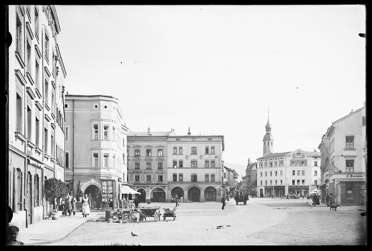 KWunsam's tweet photo. #FotoOldie: Unsere Zeitreise geht heute in das Jahr 1913. Wir landen auf dem Ludwigsplatz in #Rosenheim. 
#Archiv: Herbert Borrmann
#Fotografie #alt #history #historisch #Bayern https://t.co/wzT1bXugC7