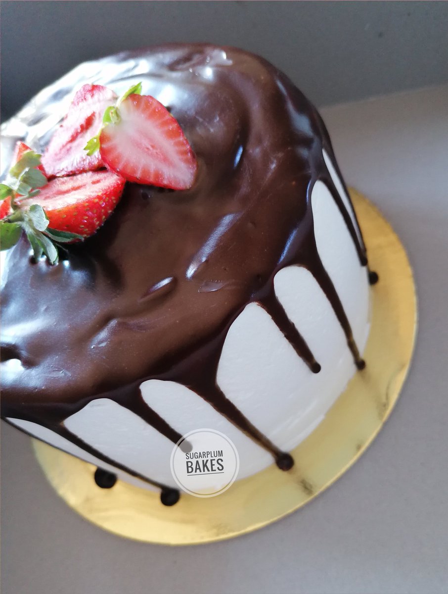 We love, love berry season 🍓

#cakes #cupcakes #berries #berryseason
#SugarplumBakes #freshanddelicious