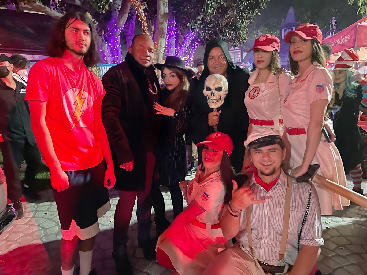 jsugarfootm's tweet photo. I had a great time at the Jackson Family Hayvenhurst Compound tonight in Encino, CA in support of the Dee Dee Foundation (fun fact: I first auditioned for The Jacksons gig back in 1979 in the studio here on this very compound)! ❤️ https://t.co/pOS6hkMmuh