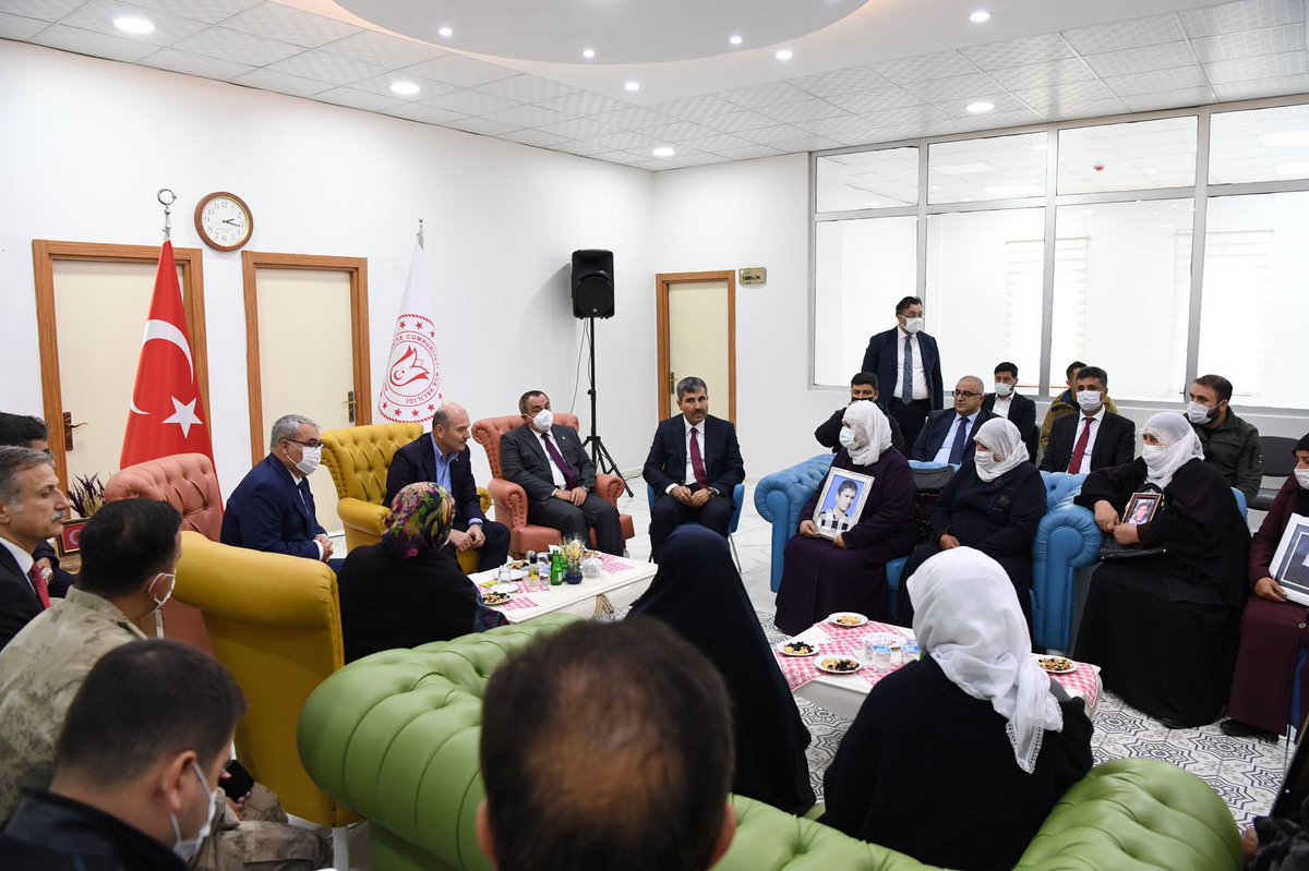 İçişleri Bakanımız Sayın <a href="/suleymansoylu/">Süleyman Soylu</a> ile birlikte evlat nöbeti tutan ailelerimizi Porsor Ana Kadın Eğitim ve Kültür Merkezinde ağırladık.