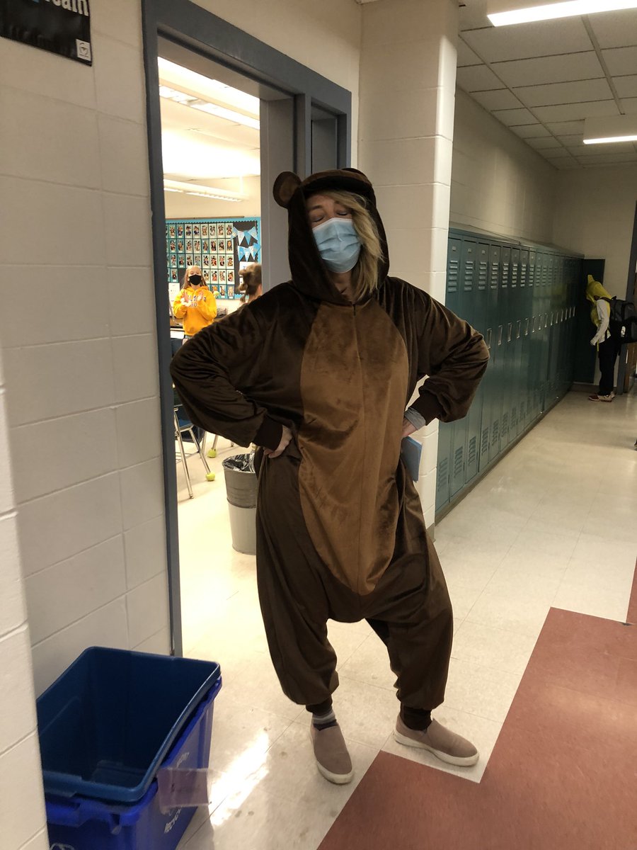 FoundasNic's tweet photo. I enjoyed seeing the creativity of our students and staff. Happy Halloween. @ChenerySchool #cmscommunity https://t.co/FKRKs2tuPj