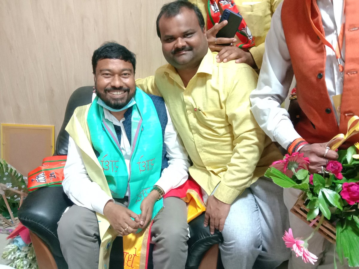 vinodsahubjp's tweet photo. #लखनऊ विश्वेश्वरैया मीटिंग हॉल  भाजपा की और से  #तैलिक राठौर महासभा #उत्तर प्रदेश के #मुख्यमंत्री उत्तर प्रदेश श्री #MYogiAdityanath  जी  केंद्रीय राज्यमंत्री श्री #Rameswar Teli जी पूर्व संसद रामनरायन साहू जी 
@mpsangamlal @BJP4UP @myogiadityanath @BJP4SHRAVSTI @narendramodi https://t.co/l8R4kpJIWn