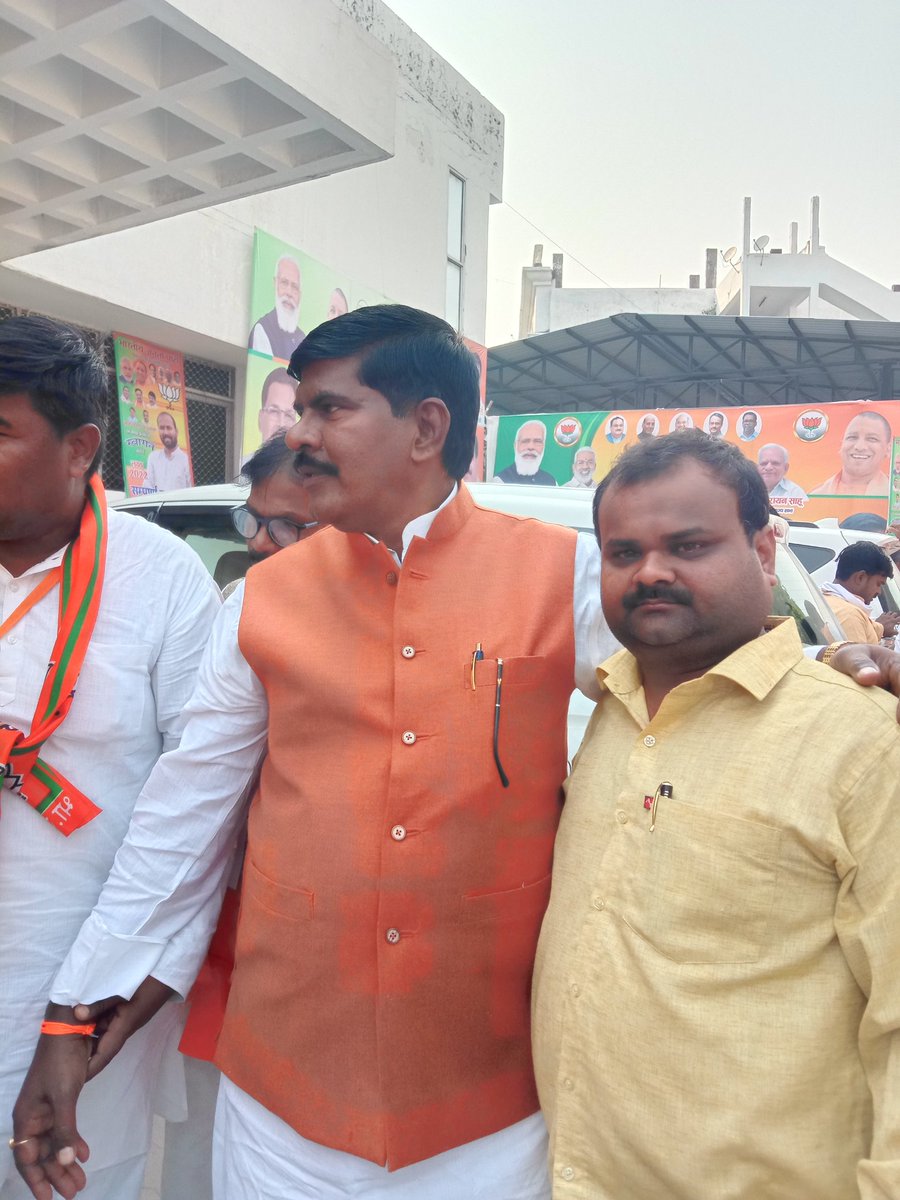 vinodsahubjp's tweet photo. #लखनऊ विश्वेश्वरैया मीटिंग हॉल  भाजपा की और से  #तैलिक राठौर महासभा #उत्तर प्रदेश के #मुख्यमंत्री उत्तर प्रदेश श्री #MYogiAdityanath  जी  केंद्रीय राज्यमंत्री श्री #Rameswar Teli जी पूर्व संसद रामनरायन साहू जी 
@mpsangamlal @BJP4UP @myogiadityanath @BJP4SHRAVSTI @narendramodi https://t.co/l8R4kpJIWn