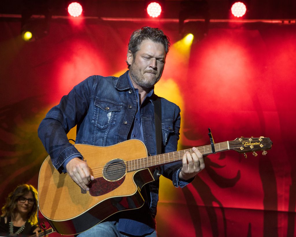 SHEFANI_News's tweet photo. Blake Shelton - Here’s How Troy Aikman Got Blake Shelton to Headline His Country Music Marathon (10.31.2021) @blakeshelton @gwenstefani #Shefani #gwake @TroyAikman @CherylHall_DMN @dallasnews https://t.co/IOGDR5CTIy https://t.co/8z4bWLQ6jf
