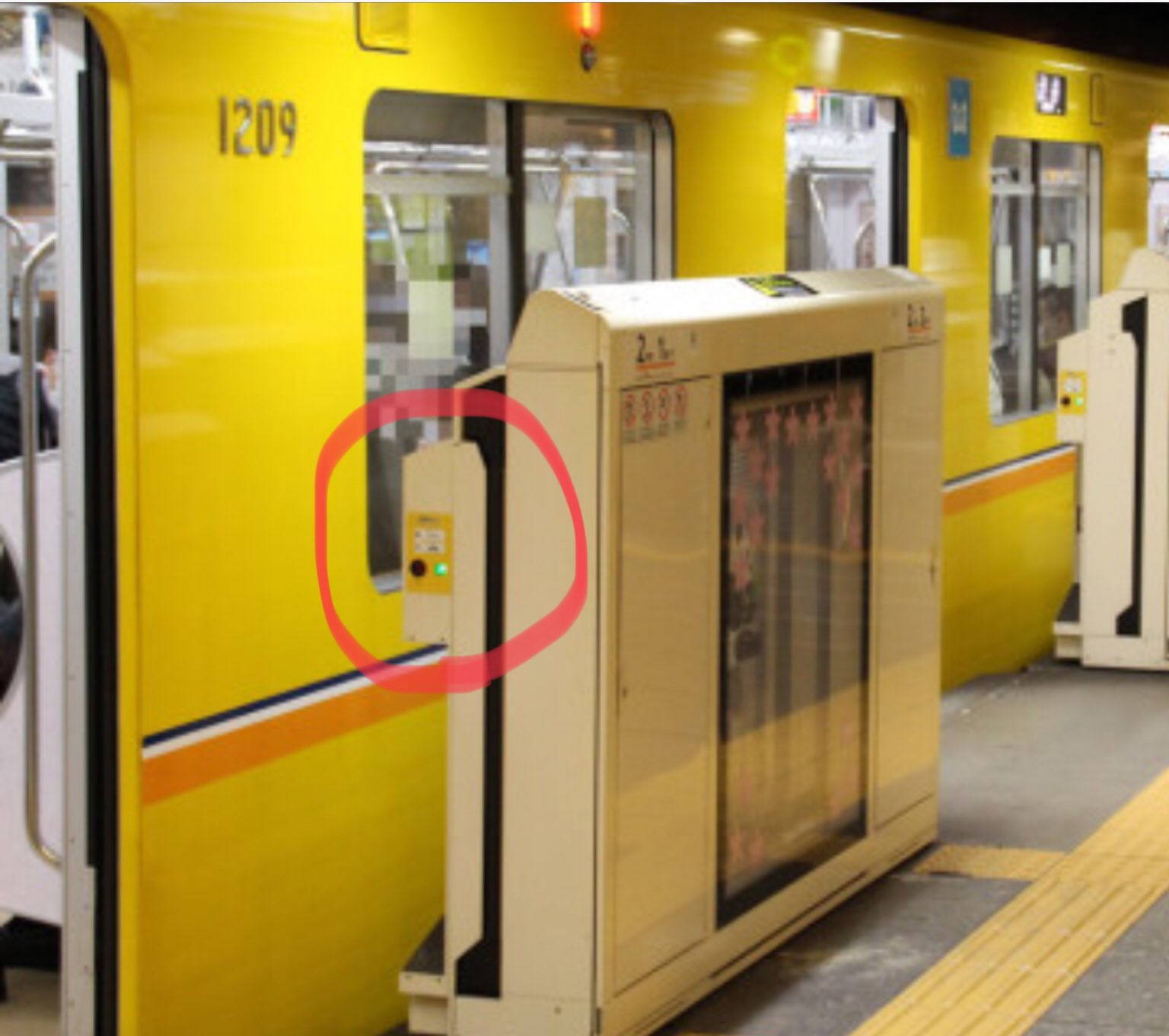 よう Marujidoh 電車内からはまず非常コックで車両のドアを開けて ホームドアはここにボタンがあるので押して解除ですね T Co Ku9x7xln4z Twitter