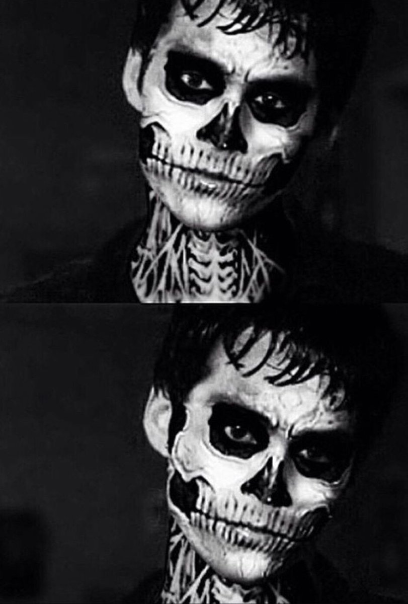 DixonMasson's tweet photo. Un bonbons ou un squelette? Choisis mais ne creuses pas ta tombe ce soir, car c'est la fête.
#HappyHalloween2021 https://t.co/YoqVnAZebF