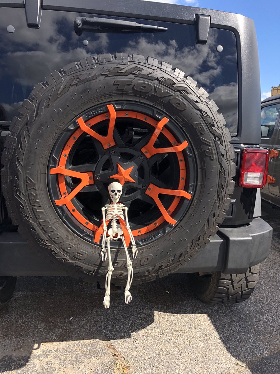 reallyJudyGood's tweet photo. Had a great time at the Jeep Jam. They had the Halloween vibe going strong! #halloween2021 #jeep #crawler #funday #trynewstuff https://t.co/1JMpZsg8mW