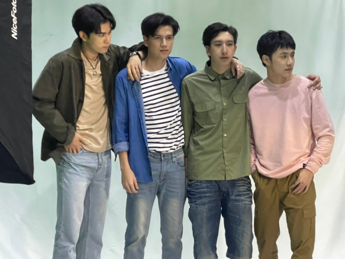 cholladanancy's tweet photo. ฝากซีรี่ย์เรื่องใหม่ของพี่เปอร์อีกเรื่องด้วยนะคะ เรื่องนี้น่ารักมาก เรามาดูพี่เปอร์เป็นเด็กยุค 90 กันดีกว่า แล้วดีใจที่น้องได้ร่วมงานกับพี่ๆที่น่ารักหลายคนเลย อย่าลืมรอติดตามชมกันนะคะ #เพื่อนพ่อเดอะซีรีส์ #แล้วแต่เปอร์ https://t.co/11XYeIRvJT
