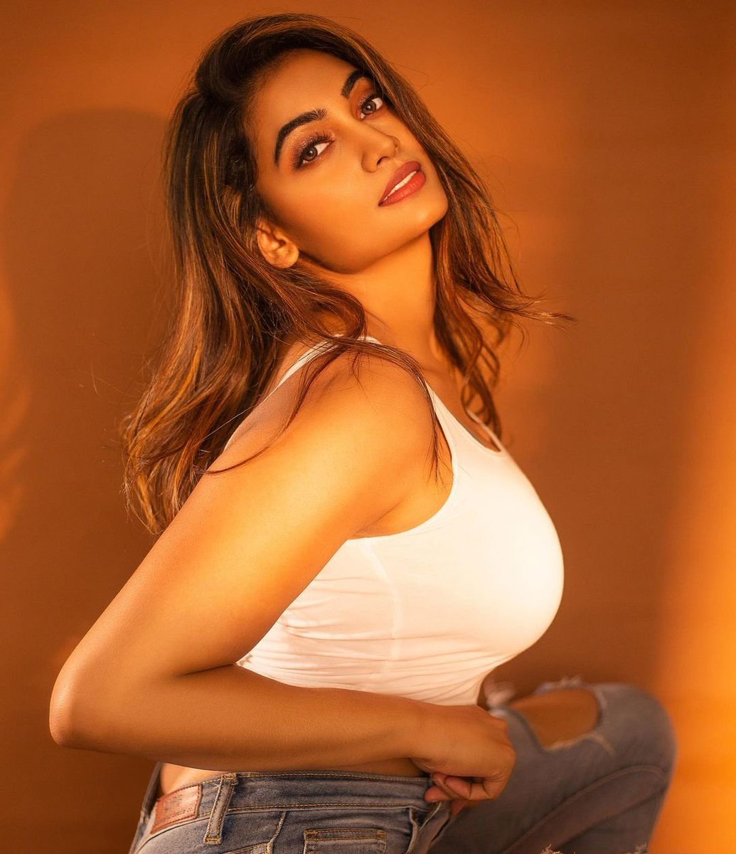 #SpandanaPalli raises the temperature in these latest clicks ! 

<a href="/ImSpandanaa/">Spandana Palli</a> ❤️🔥✨