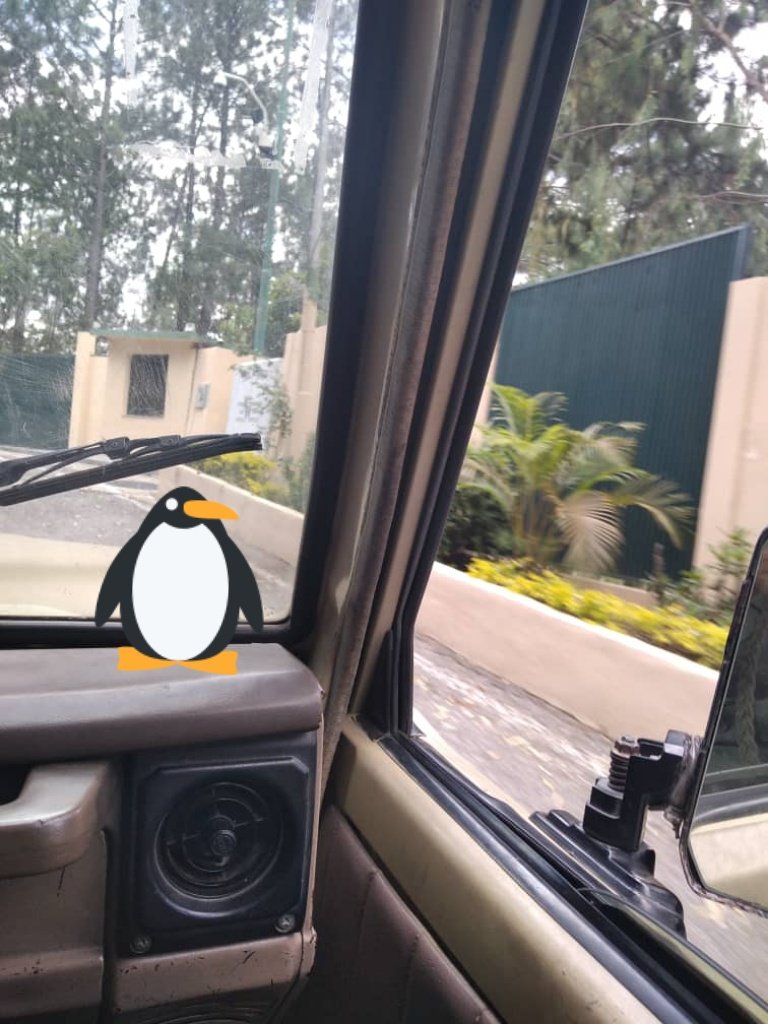 Arr3ch0's tweet photo. Sin lugar a dudas @ThePinguinHDP les presenta la caseta de seguridad y portón de entrada a Res. Zaratustra, Fuerte Tiuna. https://t.co/TfMtE1Tnq6