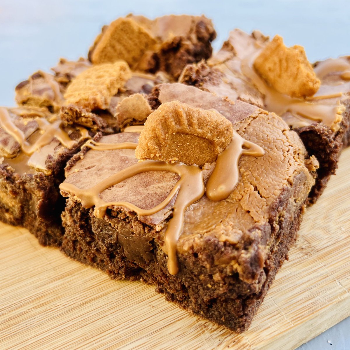 bubbascoffee's tweet photo. Happy Halloween to our customers try a new Biscoff brownie. #biscoffbrownies #brownies #chocolate #lotusbiscoff #buns #teatreats #pumpkinspice #halloween #spookyseason #halloweenweekend #halloweenie #drogheda #droghedalife #louth #louthchat #shoplocaldroghelda #shoplocal https://t.co/eEcPG5hoLh