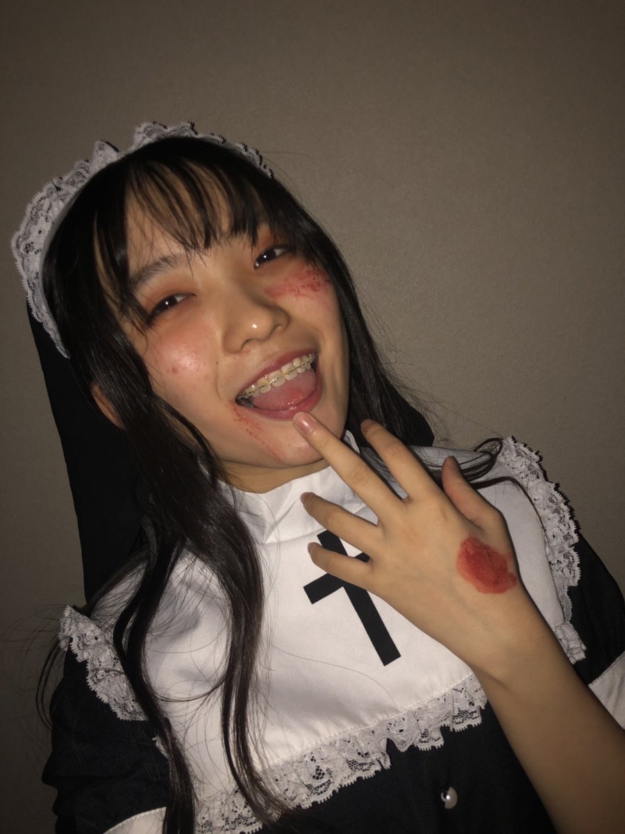 7CHANGE_SENDAI's tweet photo. こんばんは〜
今日はハロウィン🎃👻
みなさんお化けの世界楽しんでますか?
私はシスターに変身✨😎
お菓子くれなきゃイタズラしちゃうぞ★
#りお #7change #ハロウィン #シスター https://t.co/gGGmLHugMT