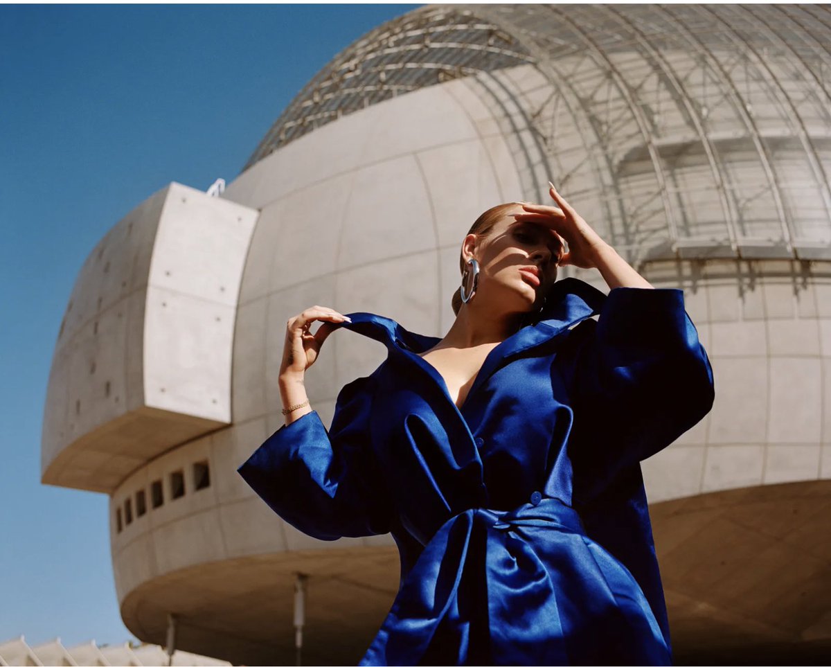 SNdabukiye's tweet photo. @Adele being a goddess for @voguemagazine, a thread : https://t.co/dBIAKdssmd