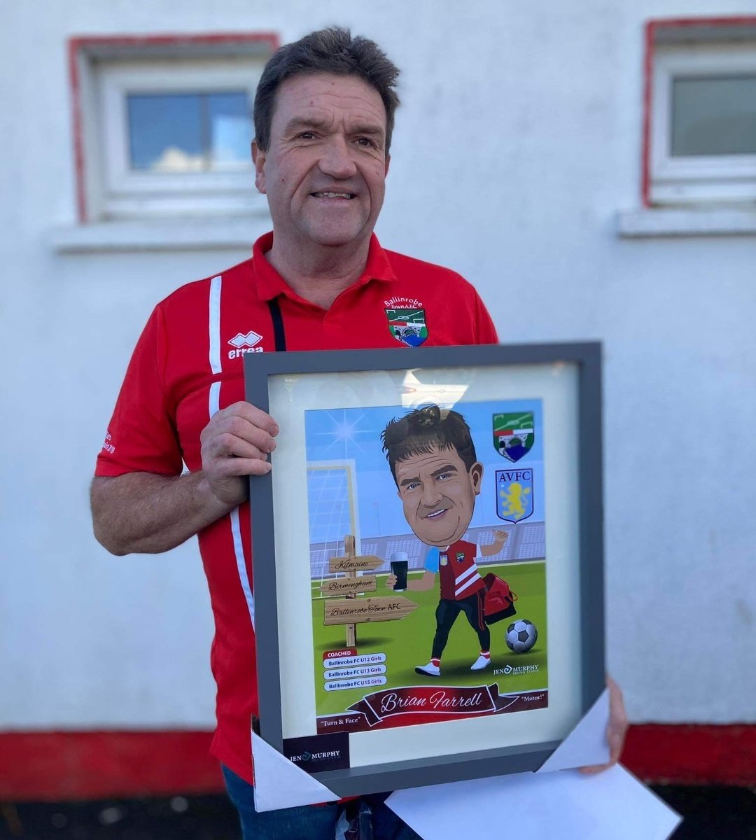 JenJen_Murf's tweet photo. We love seeing happy recipients with their sketches 🤗
Thanks to Ballinrobe FC for the pic
#manager #soccer #football #cartoongifts #framedcartoon #framedgifts #caricature #caricatures #caricaturegift #giftsofinstagram #giftideas #giftsforhim #gifts https://t.co/sBF3PiWYs1