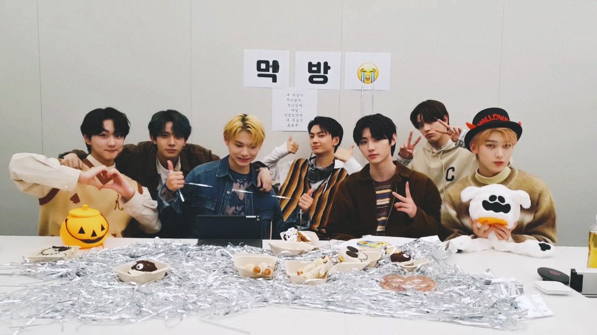 happy halloween from @enhypen_members ♡